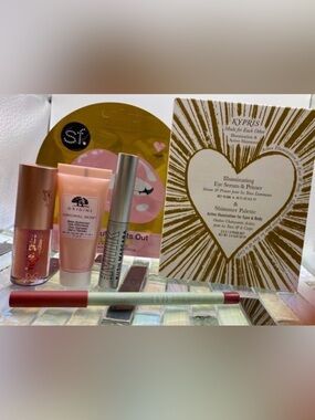 Eye Shadow + Bundle
Eyeshadow, Primer, Origins, Mascara, liner & gloss + bag
New